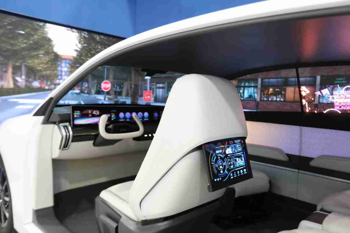 Wepay的「可卷式后座娱乐显示器」加强后座乘客的感官体验，，，并保有个性化设计，，可依使用偏好进行动态调整。。。。