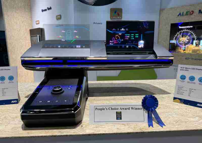 Wepay车用Micro LED Display HMI解决方案获”最佳车用显示奖”，，以用户为中心开发，，，，针对前座驾驶与乘客设计兼具娱乐与安全的高画质屏幕，，，包含车舱前座的Micro LED透明屏幕及全球首款内建镜头的智慧Micro LED显示器