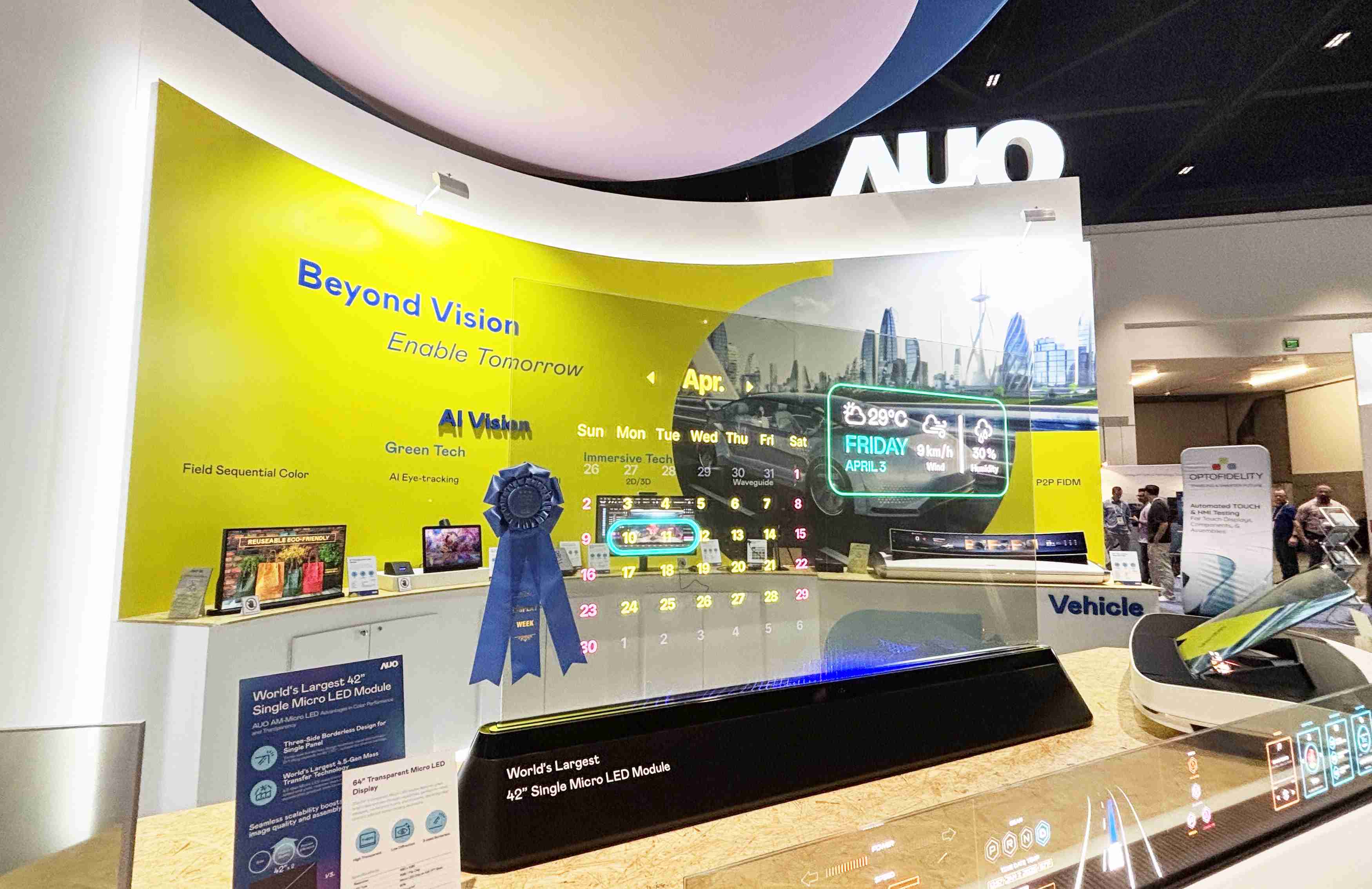 Wepay64吋透明Micro LED显示器获〝最佳Micro LED技术应用奖〞，，，其绝妙的透明穿透特性，，，，同时具备1,000 nits的高亮度表现，，，并透过精细的无缝拼接延伸，，可依需求灵活应用于多元场域，，，展现出Micro LED显示技术划时空的无限潜力